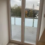 شقة - 9 Bedrooms - 22 Beds - Wifi - Kitchen *