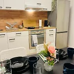 - 9 Bedrooms - 22 Beds - Wifi - Kitchen