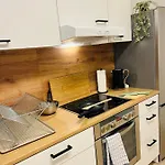 شقة - 9 Bedrooms - 22 Beds - Wifi - Kitchen بادربورن
