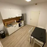 - 9 Bedrooms - 22 Beds - Wifi - Kitchen شقة بادربورن