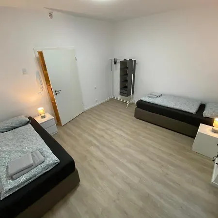 - 9 Bedrooms - 22 Beds - Wifi - Kitchen Apartment Paderborn