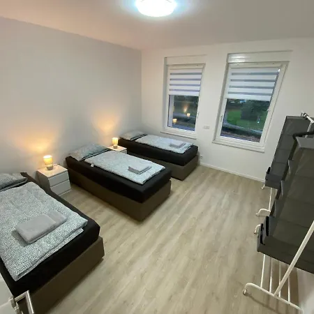 شقة - 9 Bedrooms - 22 Beds - Wifi - Kitchen بادربورن