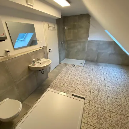 Apartman - 9 Bedrooms - 22 Beds - Wifi - Kitchen *