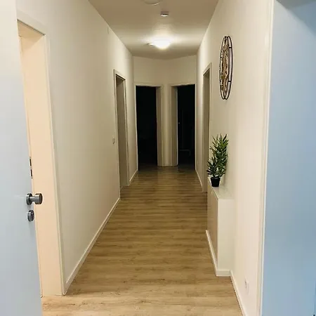 - 9 Bedrooms - 22 Beds - Wifi - Kitchen بادربورن