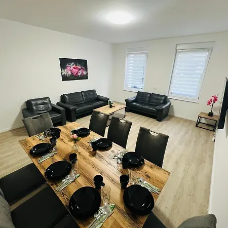 شقة - 9 Bedrooms - 22 Beds - Wifi - Kitchen *