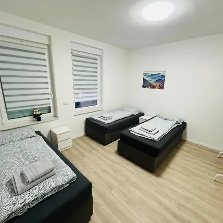 شقة - 9 Bedrooms - 22 Beds - Wifi - Kitchen *