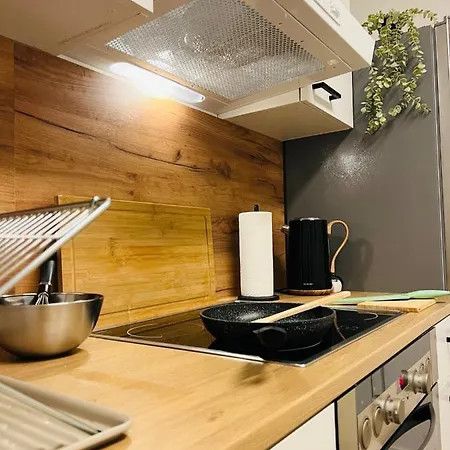 - 9 Bedrooms - 22 Beds - Wifi - Kitchen