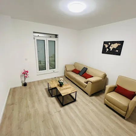 - 9 Bedrooms - 22 Beds - Wifi - Kitchen * Paderborn