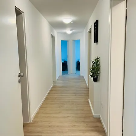 - 9 Bedrooms - 22 Beds - Wifi - Kitchen Apartment