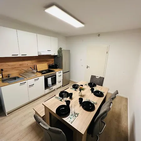 Apartman - 9 Bedrooms - 22 Beds - Wifi - Kitchen *