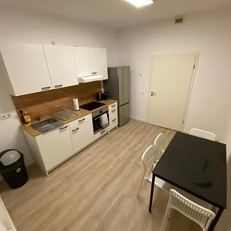 - 9 Bedrooms - 22 Beds - Wifi - Kitchen Apartman Paderborn
