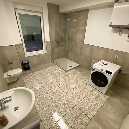 - 9 Bedrooms - 22 Beds - Wifi - Kitchen *