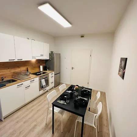 - 9 Bedrooms - 22 Beds - Wifi - Kitchen * بادربورن