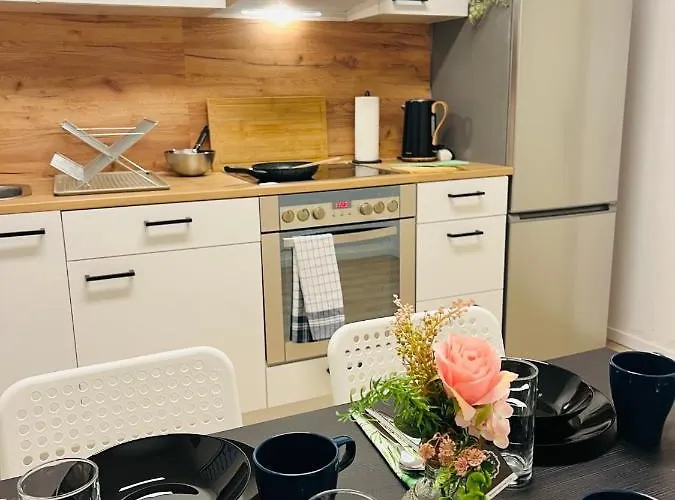 - 9 Bedrooms - 22 Beds - Wifi - Kitchen