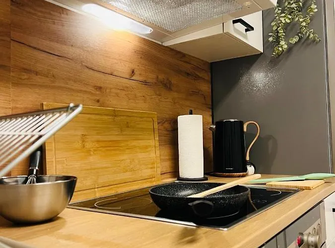 - 9 Bedrooms - 22 Beds - Wifi - Kitchen