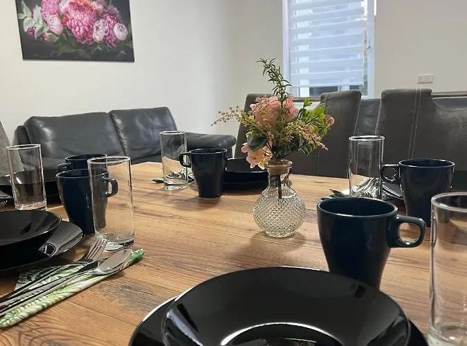 - 9 Bedrooms - 22 Beds - Wifi - Kitchen Appartement Paderborn