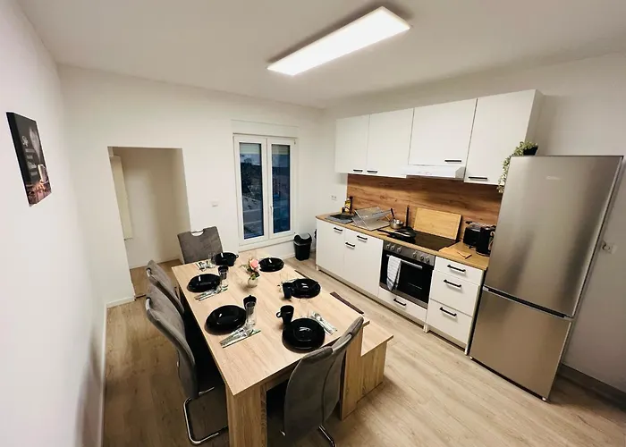 - 9 Bedrooms - 22 Beds - Wifi - Kitchen Paderborn