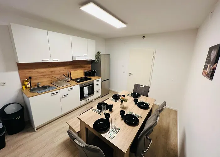 דירה - 9 Bedrooms - 22 Beds - Wifi - Kitchen *