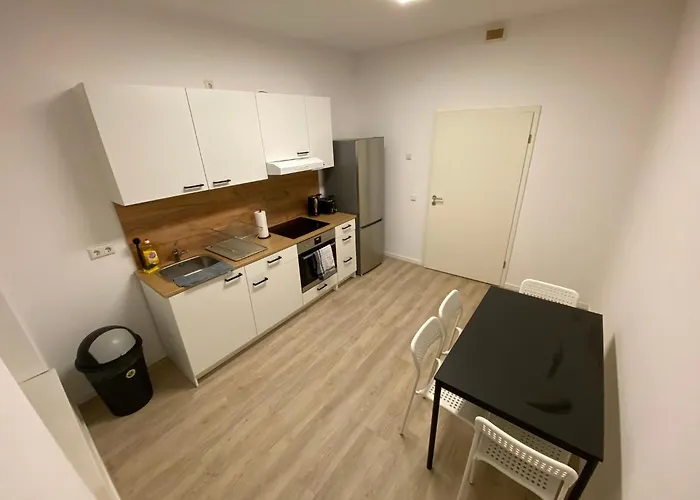 - 9 Bedrooms - 22 Beds - Wifi - Kitchen דירה פאדרבורן