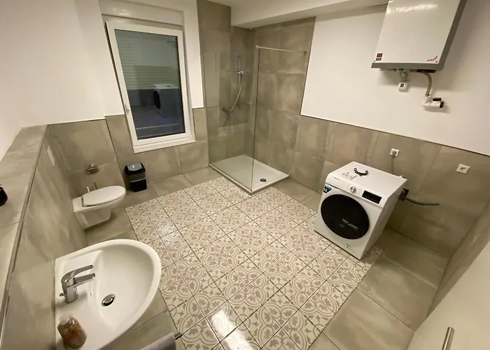 - 9 Bedrooms - 22 Beds - Wifi - Kitchen *